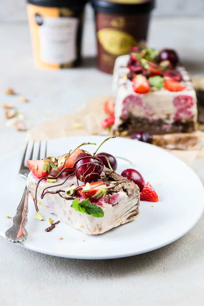 Two layers of creamy healthy ice cream, sandwiched together and topped with aaaaallll the summer fruit and drizzled with some dark chocolate. Ice cream cake... we are so ready for you!