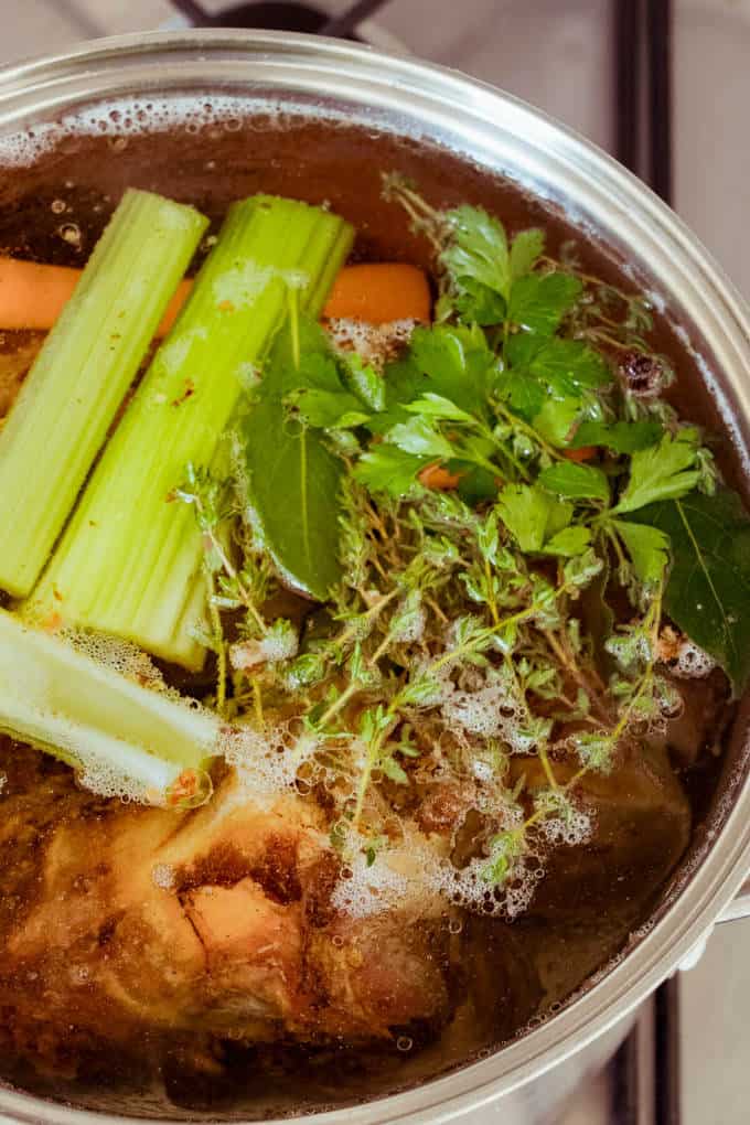 How To Make Bone Broth. A 5 step guide to getting the best from your broth and some of the main health benefits.