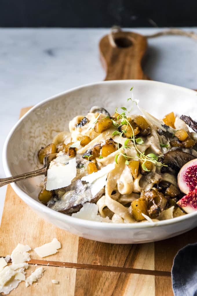 This roasted cauliflower & pumpkin fettuccine Alfredo is the perfect cosy pasta night in. A quick dinner of noodles snuggled into creamy roasted cauliflower sauce with sweet and earthy roasted pumpkin and deep flavoured mushrooms and juicy figs.