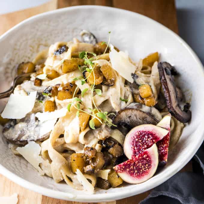 This roasted cauliflower & pumpkin fettuccine Alfredo is the perfect cosy pasta night in. A quick dinner of noodles snuggled into creamy roasted cauliflower sauce with sweet and earthy roasted pumpkin and deep flavoured mushrooms and juicy figs.