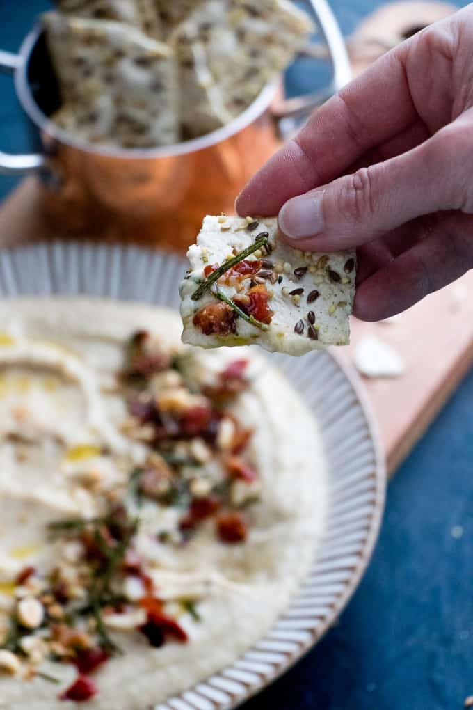 This Tuscan Roasted Garlic and White Bean Dip is the smoothest, creamiest dip for snack time. It's the best for quick healthy, high protein snacks and maybe even as part of your favourite healthy simple recipes. And it's only got 4 ingredients. #dip #snacks #sauce