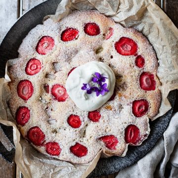 Buttermilk strawberry cake with cream.