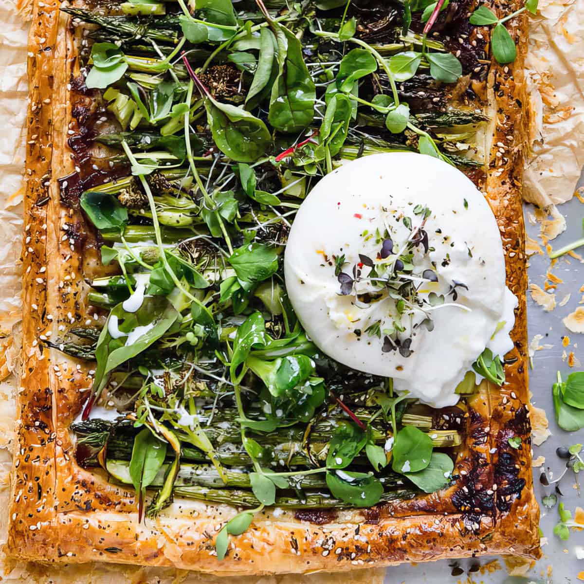 Vegetable tart with puff pastry, asparagus and cheese.
