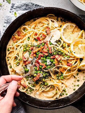 Easy Pasta with Peas in a skillet.