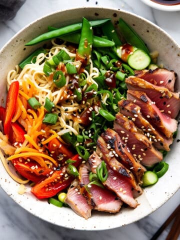 Seared Asian tuna noodle bowls with soy sauce.